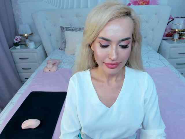 HottieSweetBritney webcam