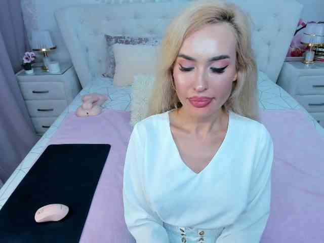 HottieSweetBritney webcam