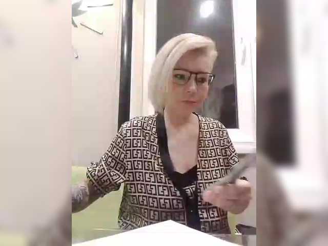 TilyTily's BongaCams show and profile