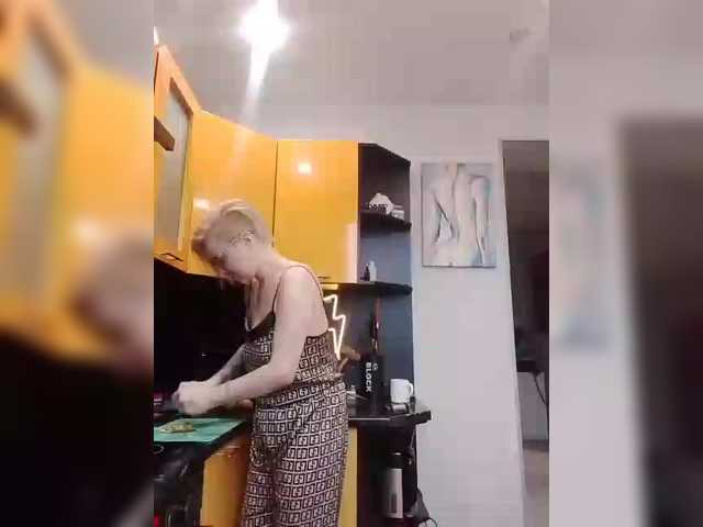 TilyTily's BongaCams show and profile