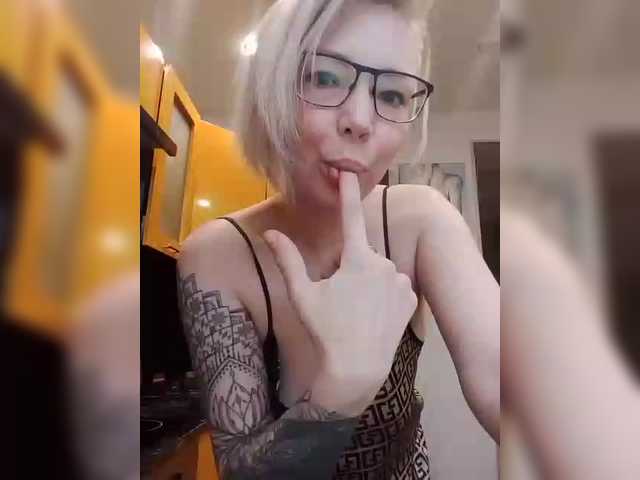 TilyTily's BongaCams show and profile