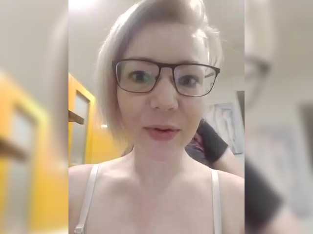 TilyTily's BongaCams show and profile