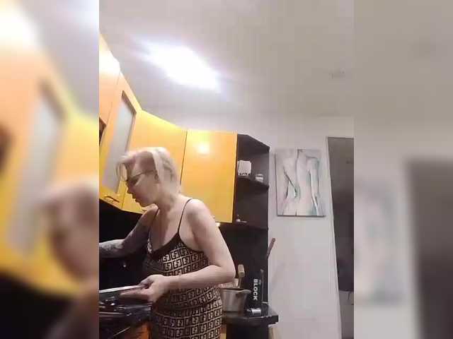 TilyTily's BongaCams show and profile