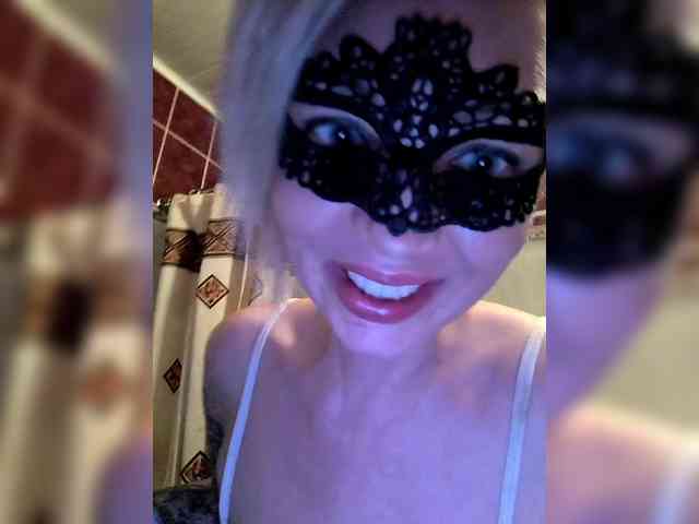public voyeur cam TilyTily