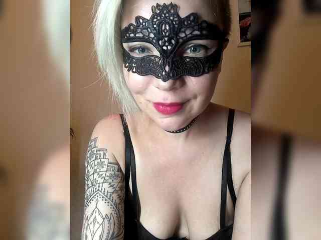 TilyTily webcam