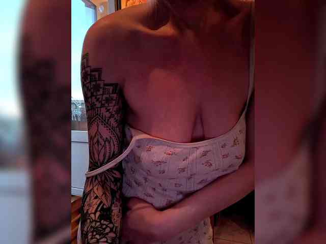 TilyTily webcam