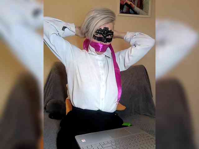 TilyTily webcam