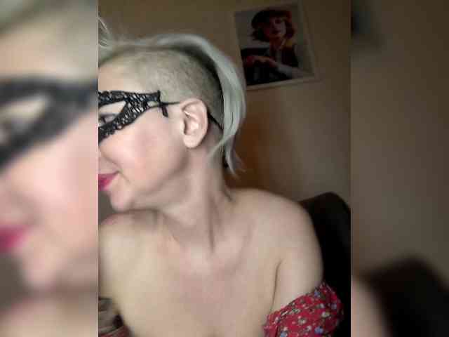 TilyTily webcam