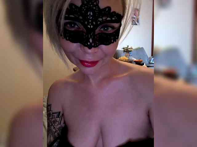 TilyTily webcam