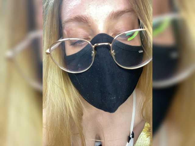 Donut-red's BongaCams show and profile