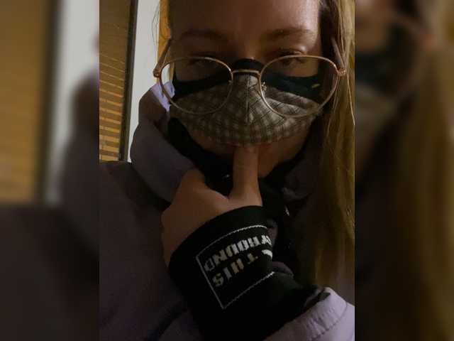 Donut-red's BongaCams show and profile