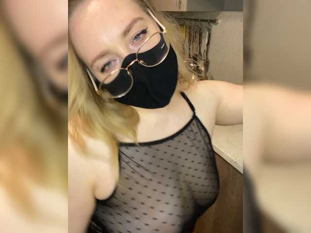 Donut-red's BongaCams show and profile