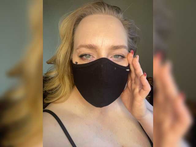 Donut-red's BongaCams show and profile