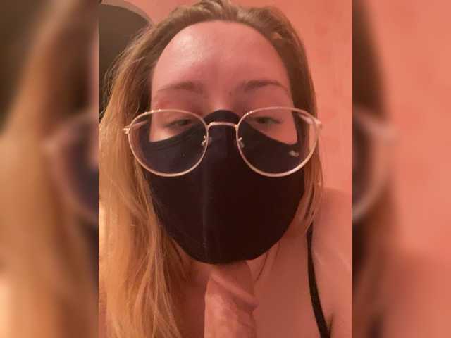 Donut-red's BongaCams show and profile