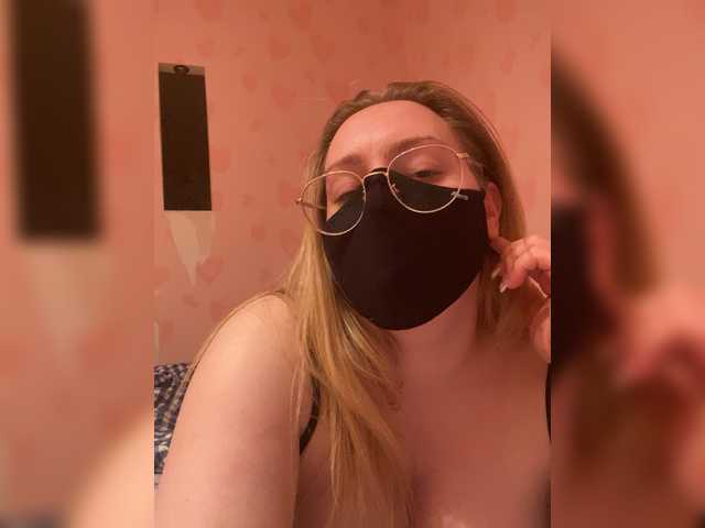 Donut-red's BongaCams show and profile