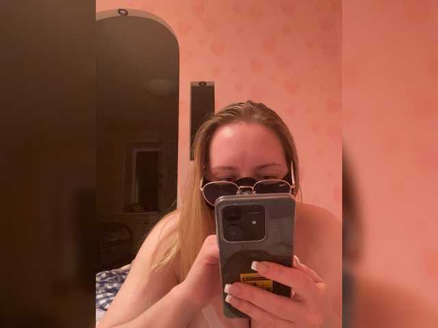 Donut-red's BongaCams show and profile