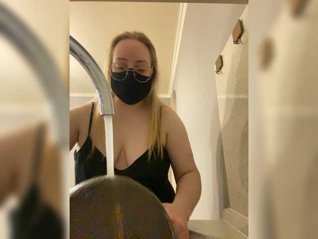 Donut-red's BongaCams show and profile