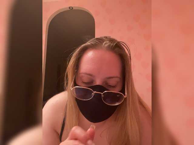 Donut-red's BongaCams show and profile