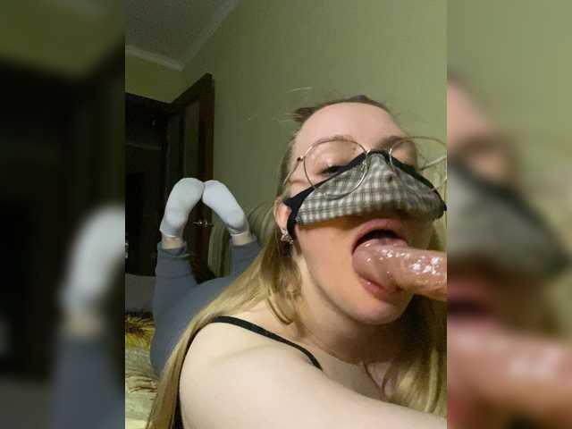 Donut-red's BongaCams show and profile