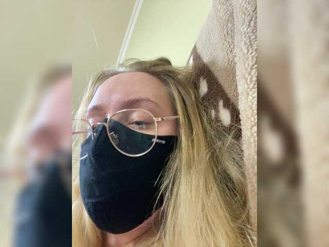 Donut-red's BongaCams show and profile