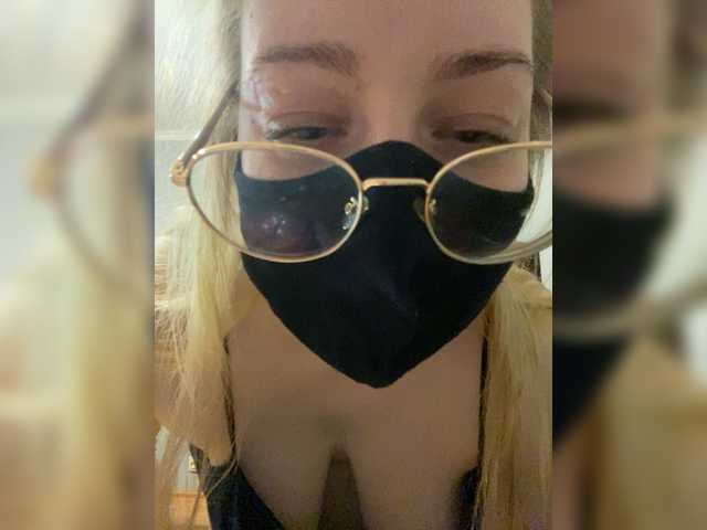 Donut-red's BongaCams show and profile