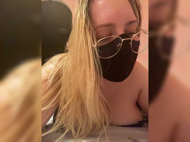 Donut-red's BongaCams show and profile