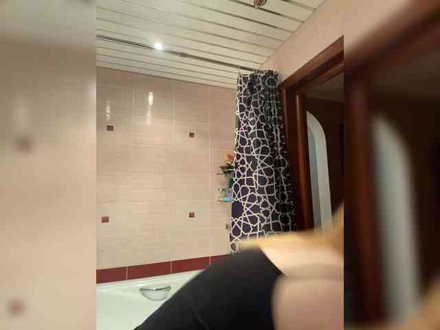 Donut-red Live Webcam on BongaCams