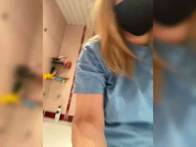 Donut-red Live Webcam on BongaCams