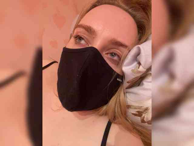 Donut-red Live Webcam on BongaCams