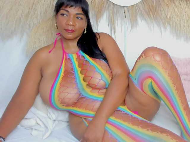 Shakebigass's BongaCams show and profile