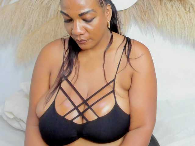 Shakebigass's BongaCams show and profile