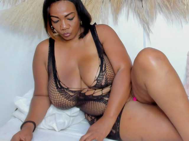 Shakebigass's BongaCams show and profile