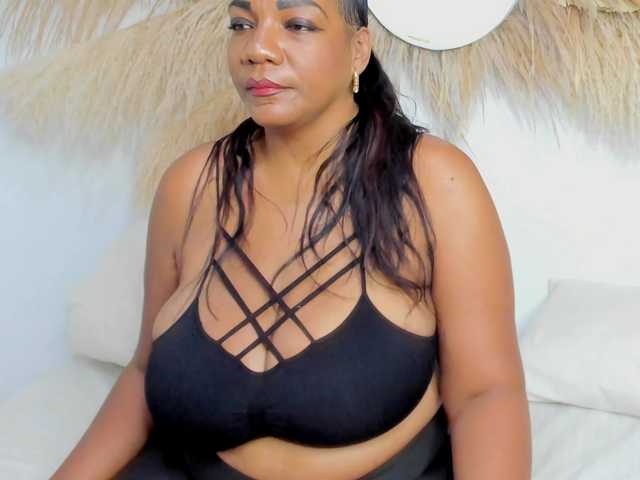 Shakebigass's BongaCams show and profile