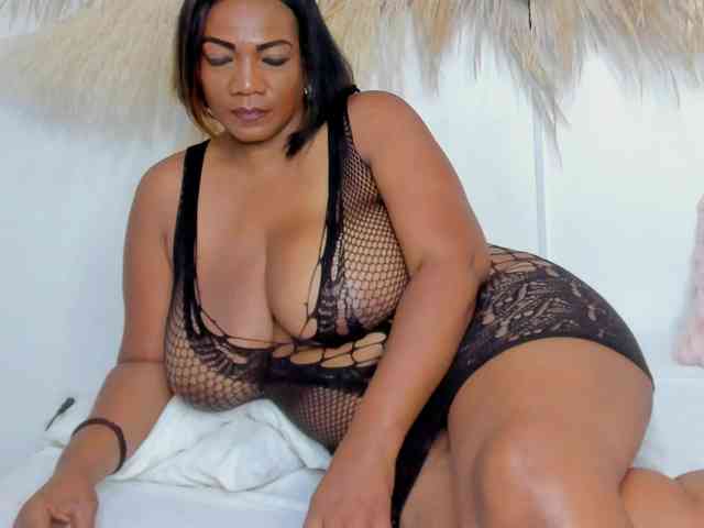 Shakebigass Live Webcam on BongaCams