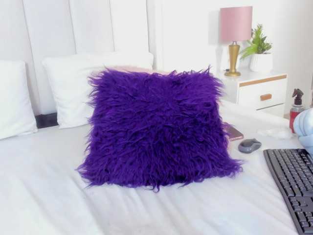 Miranda-Rogers Live Cam on BongaCams and RICams