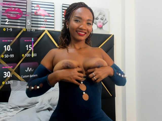 Gina-Latin's BongaCams show and profile