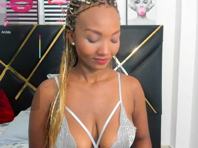 Gina-Latin's BongaCams show and profile