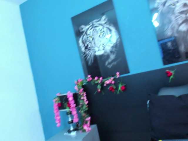 SophiaQueens's BongaCams show and profile