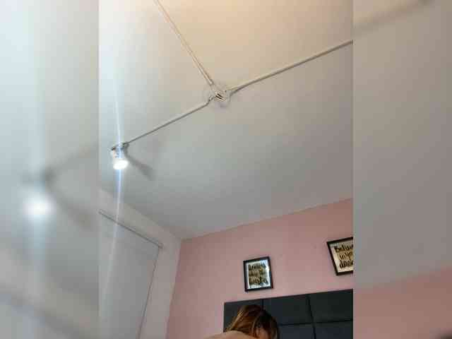 SophiaQueens webcam