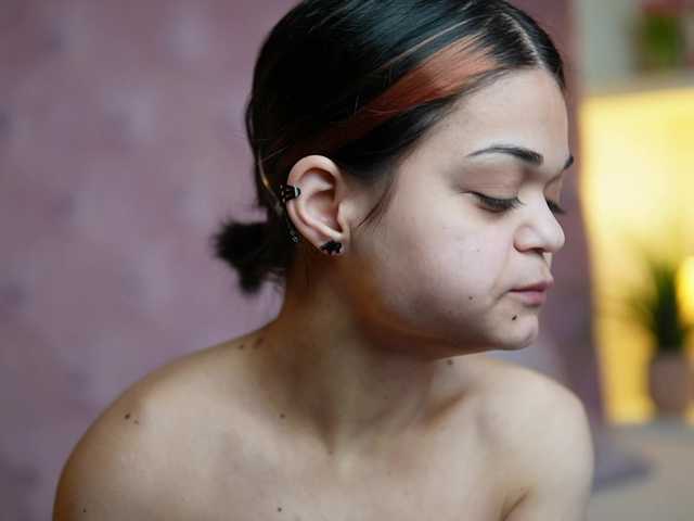 MaiaMini's BongaCams show and profile