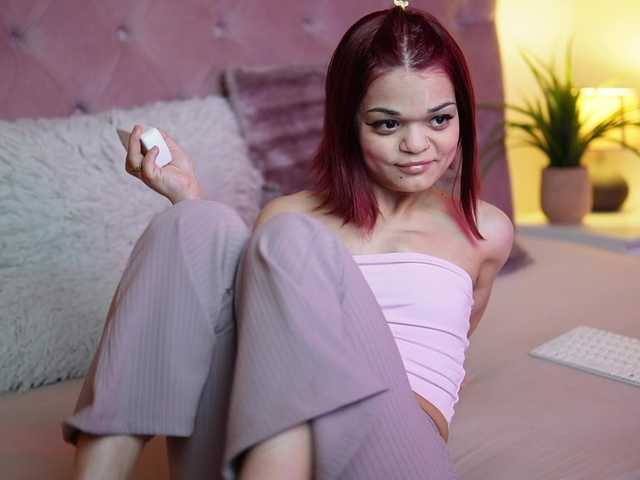 MaiaMini's BongaCams show and profile