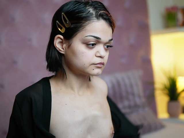 MaiaMini's BongaCams show and profile