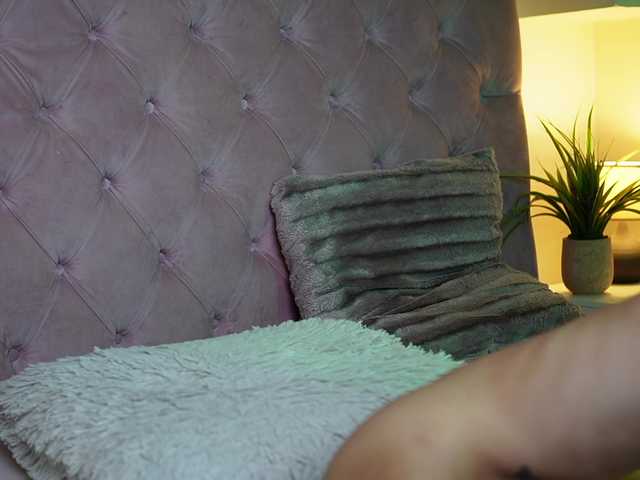 MaiaMini's BongaCams show and profile