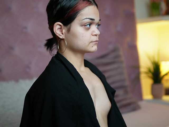 MaiaMini's BongaCams show and profile