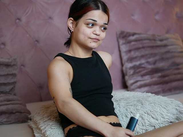 MaiaMini's BongaCams show and profile