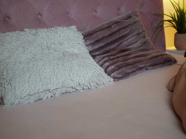 MaiaMini's BongaCams show and profile