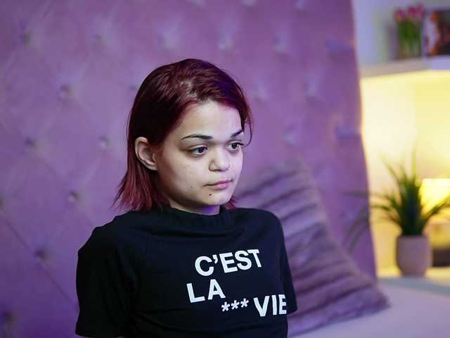 MaiaMini's BongaCams show and profile