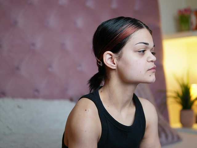 MaiaMini's BongaCams show and profile