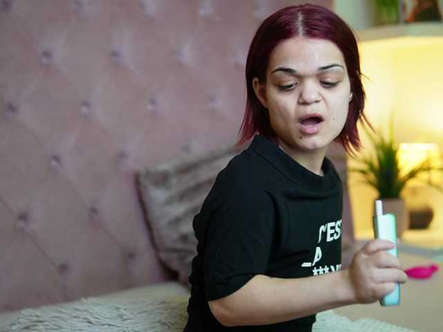 MaiaMini's BongaCams show and profile