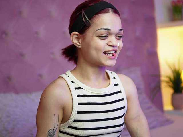 MaiaMini's BongaCams show and profile